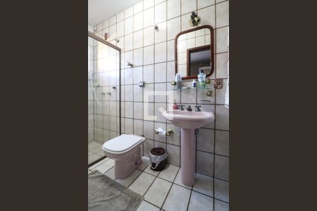 Casa à venda com 400m², 6 quartos e 10 vagasBanheiro da Suíte 2