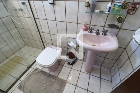 Casa à venda com 400m², 6 quartos e 10 vagasBanheiro da Suíte 2