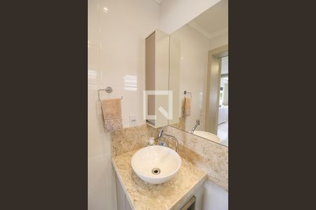 Casa à venda com 216m², 3 quartos e 10 vagasBanheiro da Suíte 1