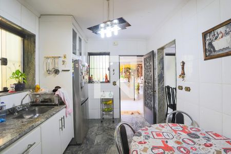 Casa à venda com 310m², 3 quartos e 3 vagasCozinha