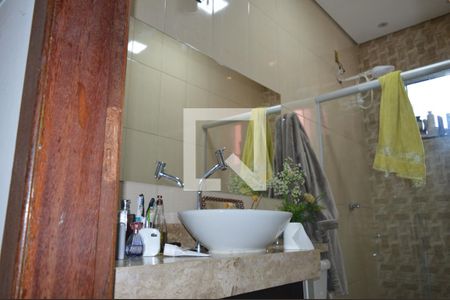 Casa à venda com 240m², 2 quartos e 2 vagasBanheiro