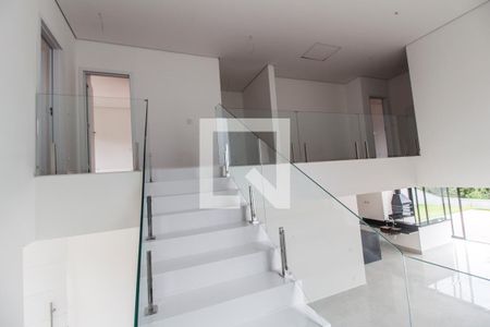 Casa de condomínio à venda com 370m², 5 quartos e 9 vagasEscada