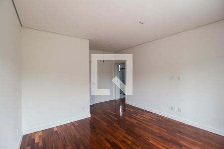 Casa de condomínio à venda com 370m², 5 quartos e 9 vagasSuíte master