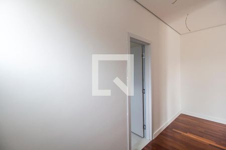 Casa de condomínio à venda com 370m², 5 quartos e 9 vagasSuíte 3