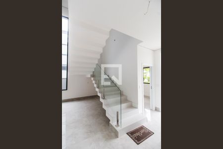 Casa de condomínio à venda com 370m², 5 quartos e 9 vagasEscada