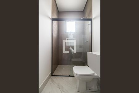 Casa de condomínio à venda com 370m², 5 quartos e 9 vagasBanheiro da Suíte 4