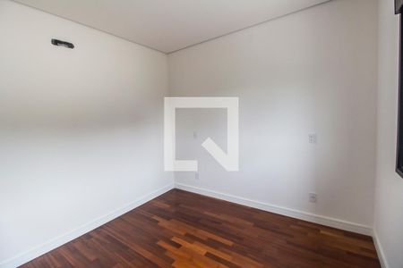 Casa de condomínio à venda com 370m², 5 quartos e 9 vagasSuíte 4