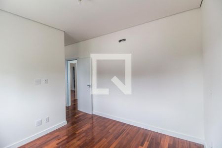 Casa de condomínio à venda com 370m², 5 quartos e 9 vagasSuíte 4