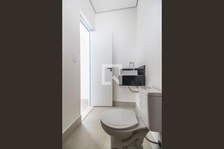 Casa de condomínio à venda com 370m², 5 quartos e 9 vagasBanheiro de serviço