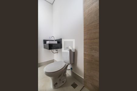 Casa de condomínio à venda com 370m², 5 quartos e 9 vagasBanheiro de serviço