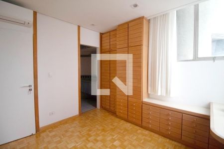 Apartamento à venda com 280m², 5 quartos e 6 vagas Apartamento à venda com 280m², 5 quartos e 6 vagasSuíte 2