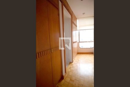 Apartamento à venda com 280m², 5 quartos e 6 vagas Apartamento à venda com 280m², 5 quartos e 6 vagasCloset da suíte 1