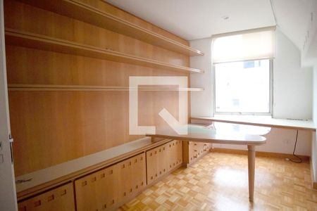 Apartamento à venda com 280m², 5 quartos e 6 vagas Apartamento à venda com 280m², 5 quartos e 6 vagasEscritório