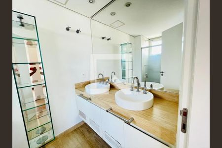 Apartamento à venda com 3 quartos, 215m² em Sumaré, São Paulo