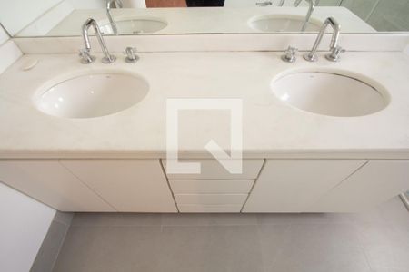 Apartamento para alugar com 151m², 2 quartos e 2 vagasBanheiro da Suíte