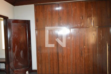 Casa à venda com 248m², 4 quartos e 2 vagasQuarto 2