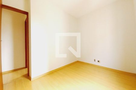 Apartamento à venda com 76m², 3 quartos e 1 vagaQuarto 2 