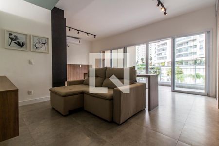 Sala de TV de apartamento à venda com 1 quarto, 51m² em Centro Empresarial Tamboré, Santana de Parnaíba