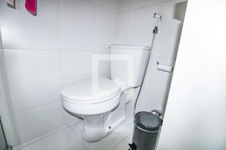 Banheiro, louça sanitária  de apartamento à venda com 2 quartos, 68m² em Moema, São Paulo