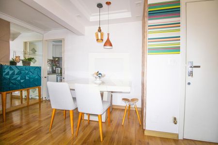 Sala, ambiente de jantar e bufê de apartamento à venda com 2 quartos, 68m² em Moema, São Paulo