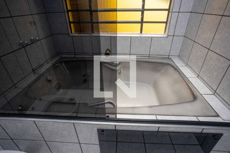 Casa à venda com 270m², 4 quartos e 2 vagasBanheiro da Suíte 2