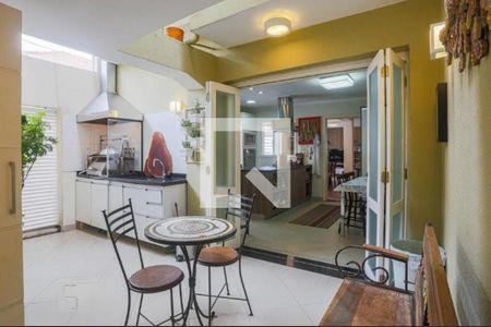 Casa à venda com 200m², 3 quartos e 3 vagas