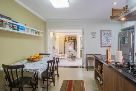 Casa à venda com 200m², 3 quartos e 3 vagas