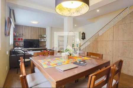 Casa à venda com 200m², 3 quartos e 3 vagas