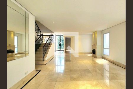 Casa de condomínio à venda com 550m², 4 quartos e 2 vagas