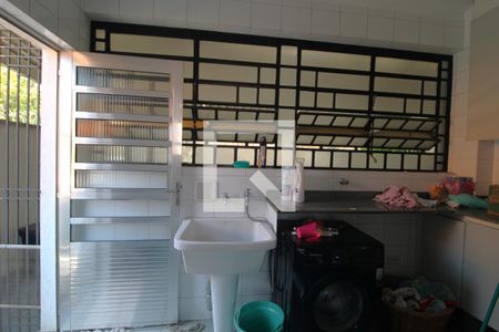 Casa de condomínio à venda com 350m², 4 quartos e 4 vagasLavanderia