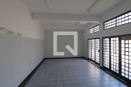 Casa de condomínio à venda com 350m², 4 quartos e 4 vagasSalão