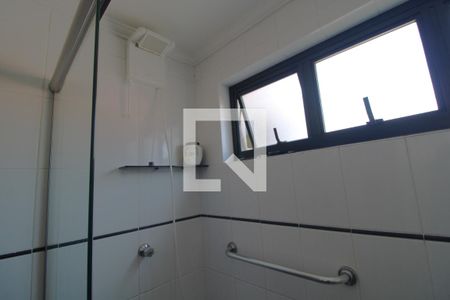 Casa de condomínio à venda com 350m², 4 quartos e 4 vagasChuveiro banheiro da suíte 1