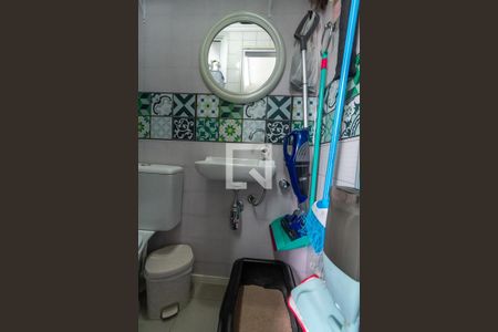 Apartamento à venda com 64m², 3 quartos e 1 vaga Apartamento à venda com 64m², 3 quartos e 1 vagaBanheiro de Serviço