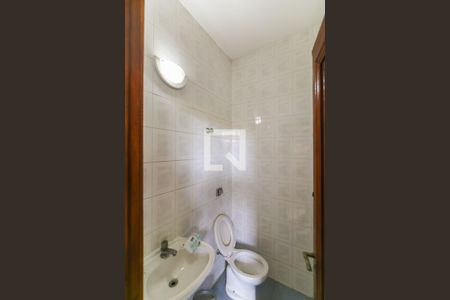 Casa à venda com 980m², 5 quartos e 8 vagasLavabo - churrasqueira