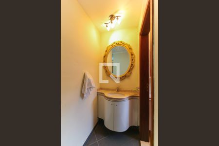 Casa à venda com 980m², 5 quartos e 8 vagasLavabo