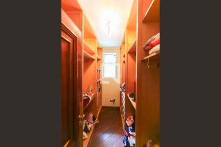 Casa à venda com 980m², 5 quartos e 8 vagasCloset da suíte