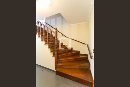 Casa à venda com 980m², 5 quartos e 8 vagasEscada