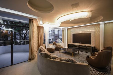 Sala de Tv de casa de condomínio para alugar com 3 quartos, 850m² em Vila Tramontano, São Paulo