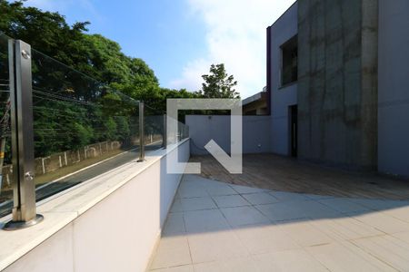 Casa para alugar com 357m², 3 quartos e 7 vagasQuintal - Frente