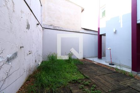 Casa para alugar com 357m², 3 quartos e 7 vagasQuintal - Fundos