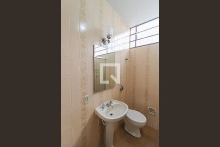 Casa à venda com 130m², 3 quartos e 2 vagasBanheiro