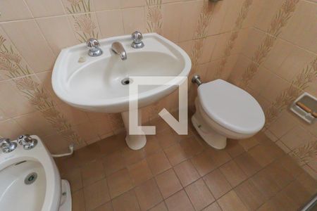 Casa à venda com 130m², 3 quartos e 2 vagasBanheiro