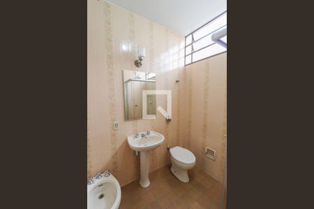 Casa à venda com 130m², 3 quartos e 2 vagasBanheiro