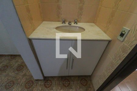 Casa à venda com 130m², 3 quartos e 2 vagasBanheiro