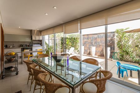 Sala de casa de condomínio para alugar com 3 quartos, 300m² em Alphaville, Santana de Parnaíba