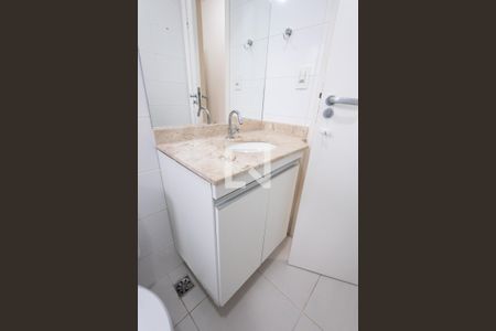 Apartamento para alugar com 65m², 2 quartos e 1 vagaDetalhe do Banheiro Social