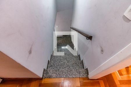 Escada acesso quartos de casa de condomínio à venda com 3 quartos, 107m² em Jardim Monte Kemel, São Paulo