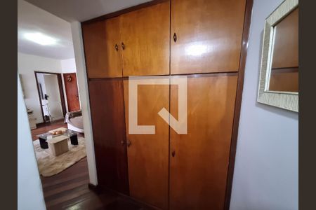 Apartamento à venda com 65m², 2 quartos e 1 vagaArmário corredor