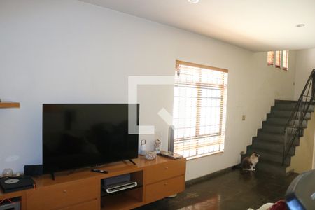 Sala de casa à venda com 3 quartos, 239m² em Vila Ipojuca, São Paulo