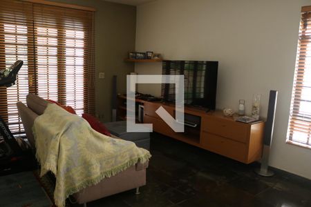 Sala de casa à venda com 3 quartos, 239m² em Vila Ipojuca, São Paulo